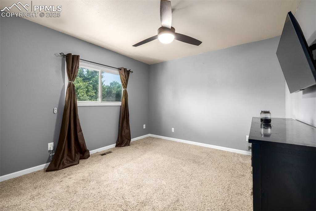 Image 16 of 41: Bedroom