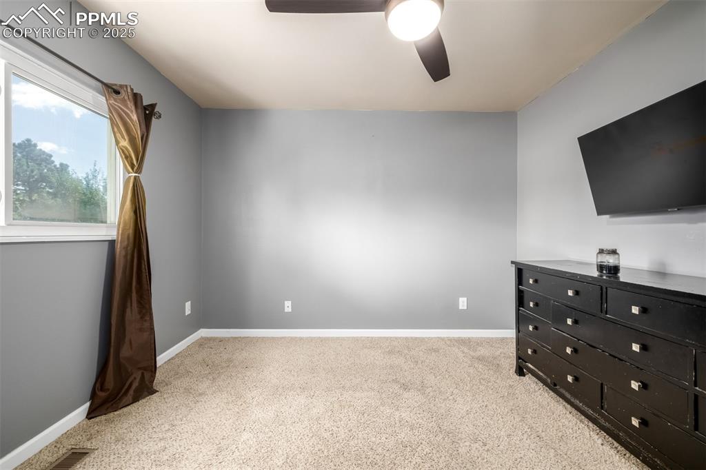 Image 17 of 41: Bedroom