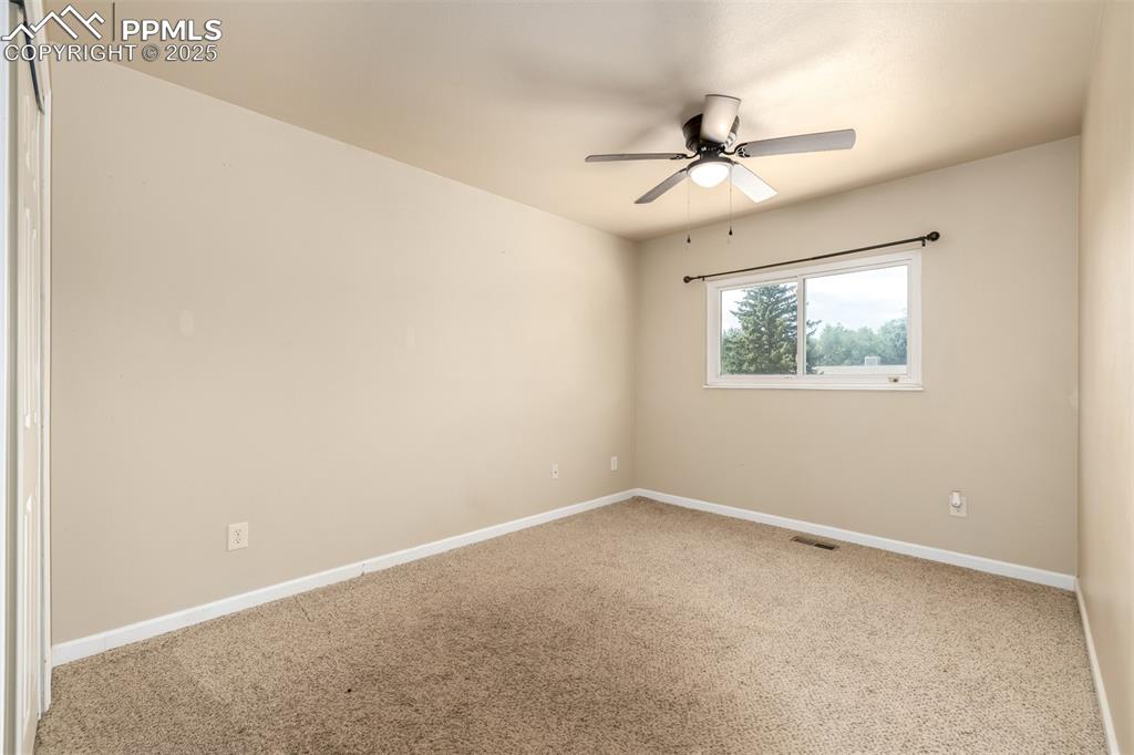 Image 23 of 41: Bedroom