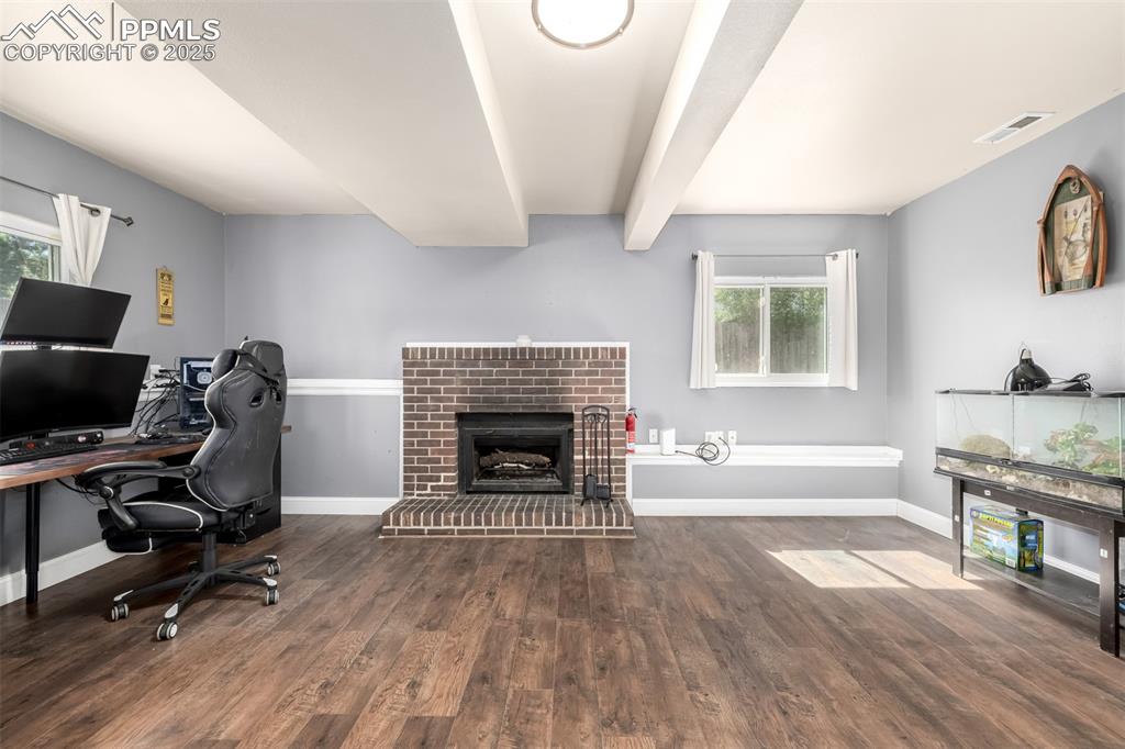 Image 27 of 41: Family Room