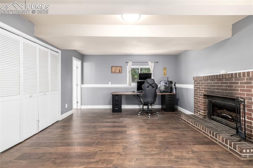 Image 30 of 41: Garage