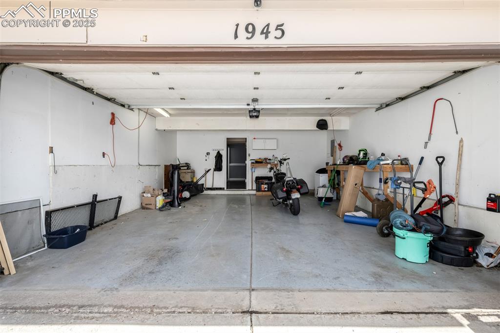 Image 32 of 41: Yard