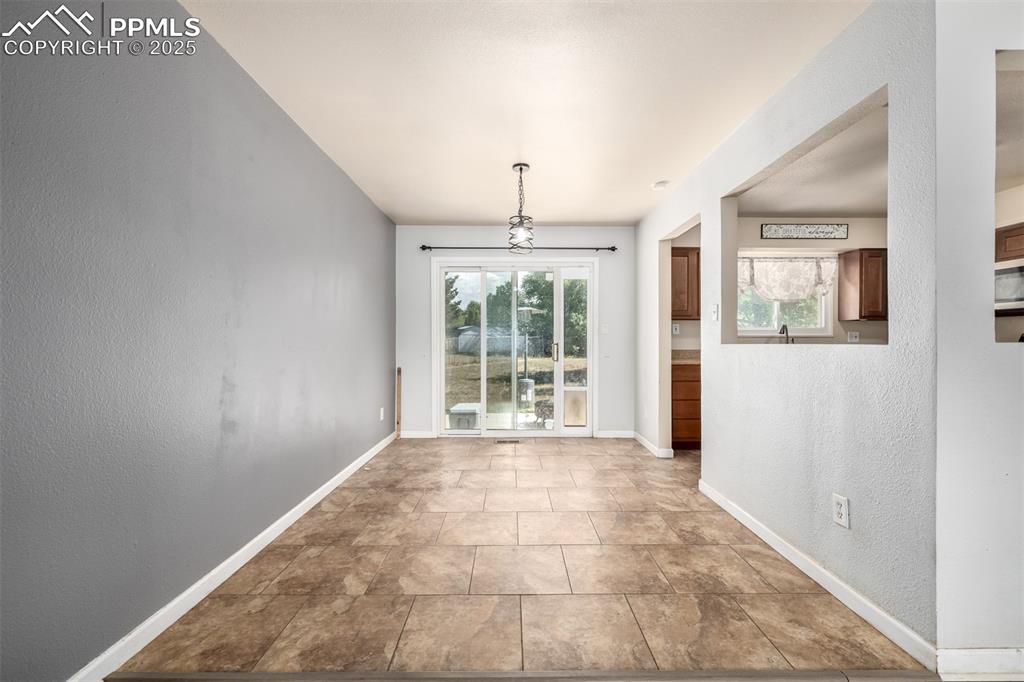 Image 9 of 41: Dining Area