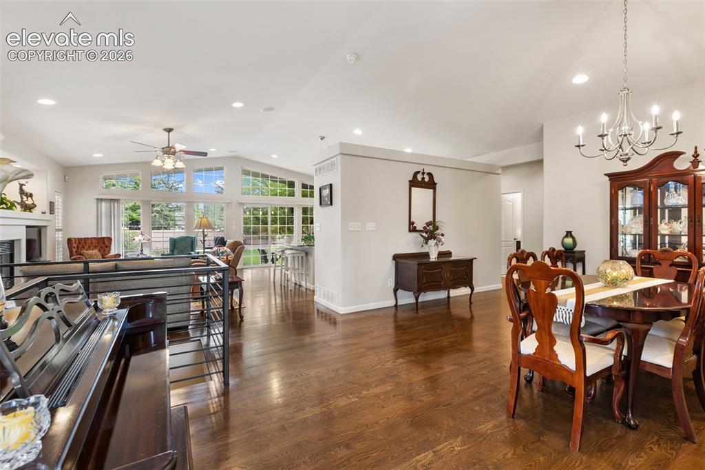 Image 10 of 50: Dining Area