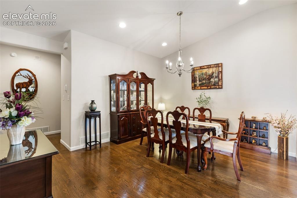 Image 12 of 50: Dining Area