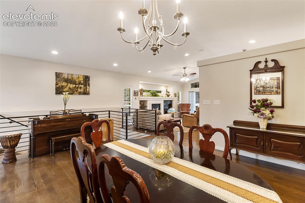 Image 13 of 50: Dining Area