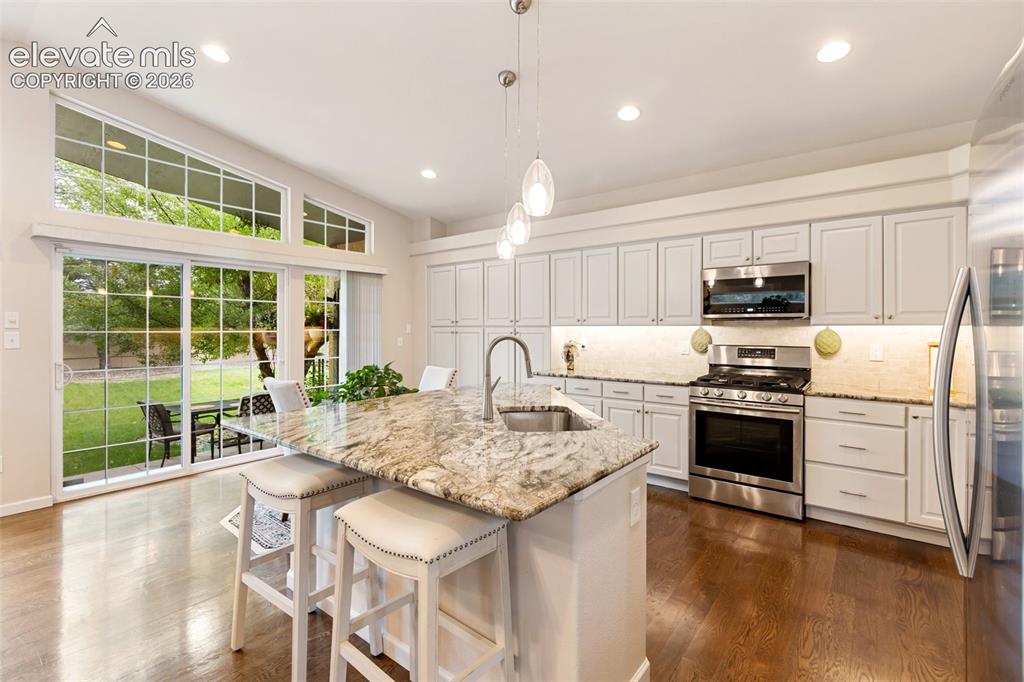 Image 14 of 50: Kitchen