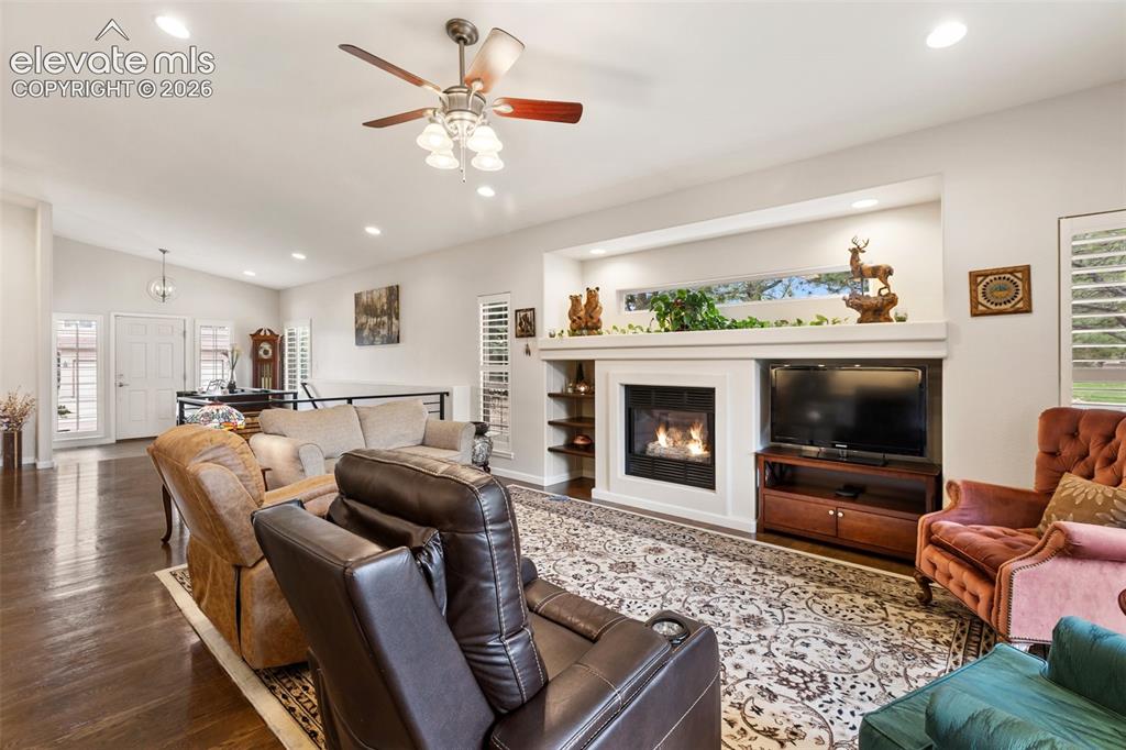 Image 9 of 50: Living Room