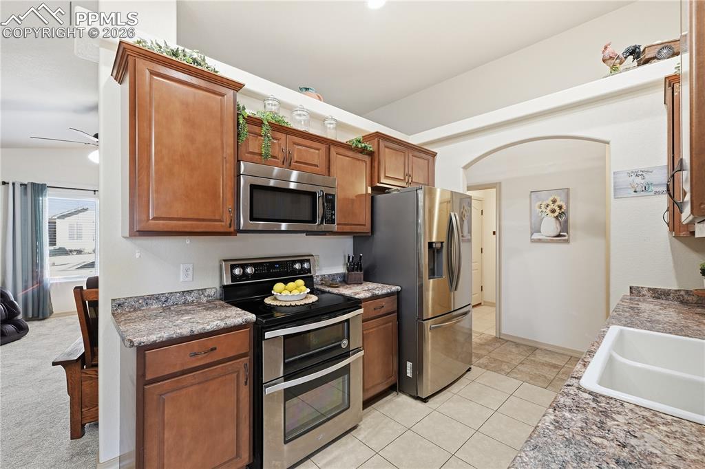 Image 18 of 29: Kitchen