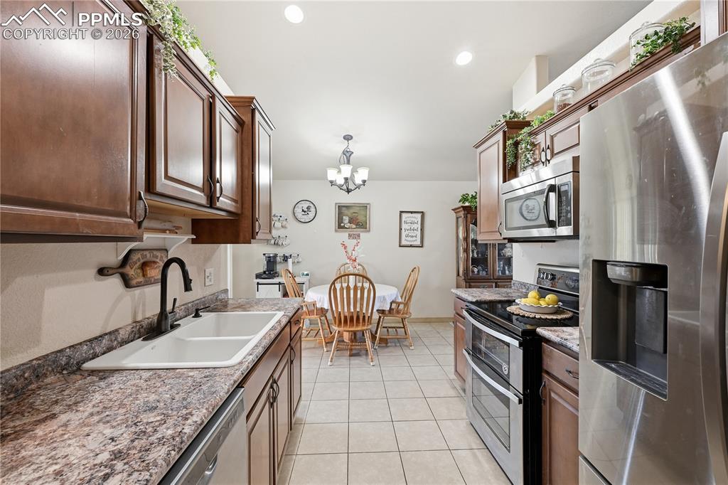 Image 19 of 29: Kitchen