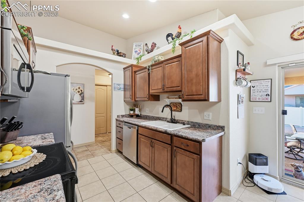 Image 20 of 29: Kitchen