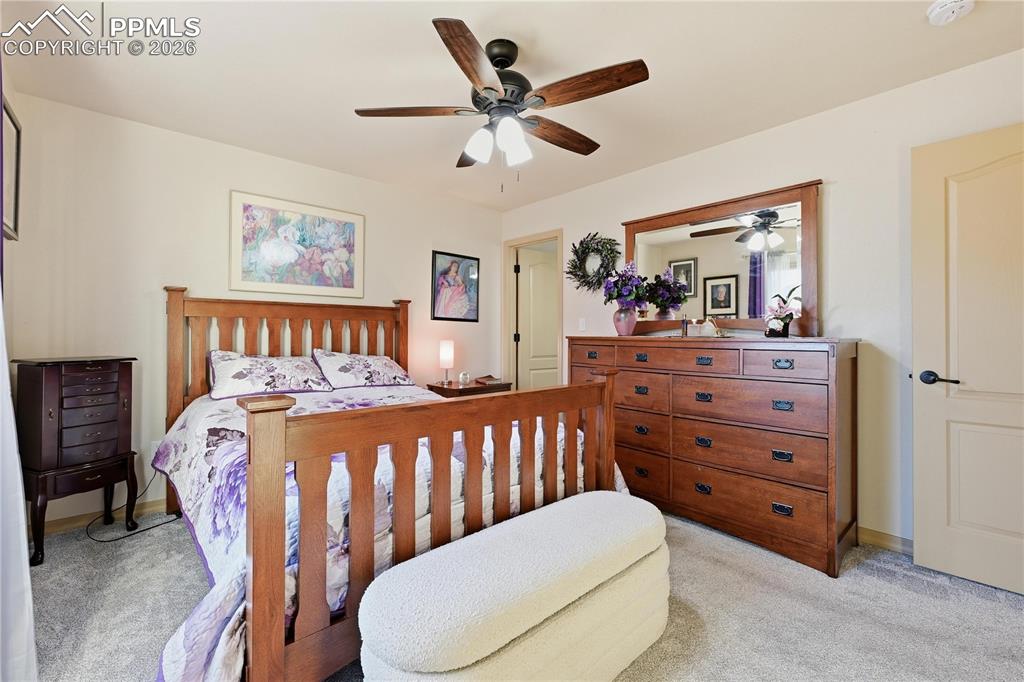 Image 22 of 29: Bedroom