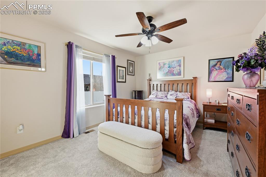 Image 23 of 29: Bedroom