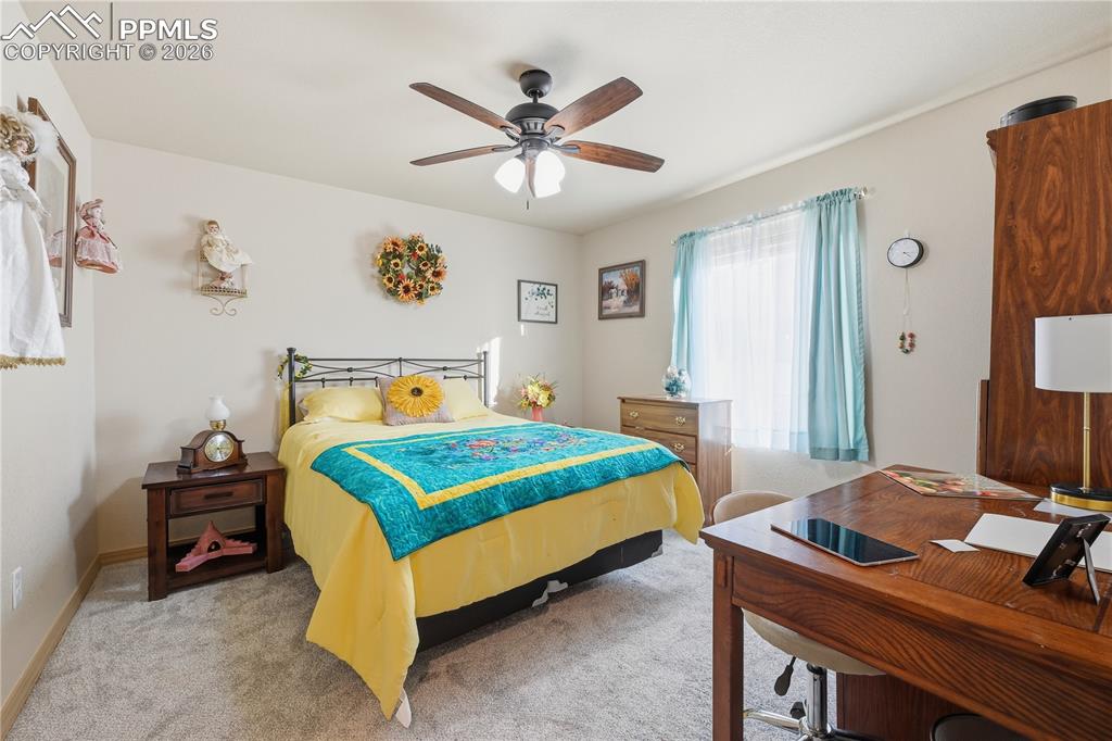 Image 24 of 29: Bedroom