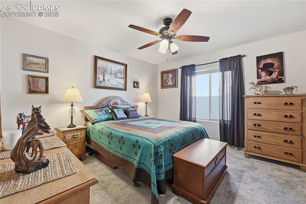 Image 25 of 29: Bedroom