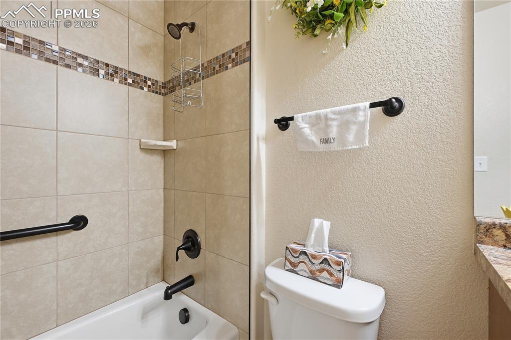 Image 27 of 29: Bathroom