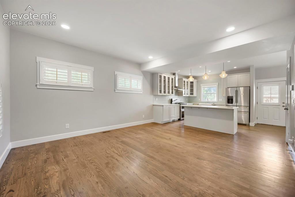 Image 10 of 32: Kitchen