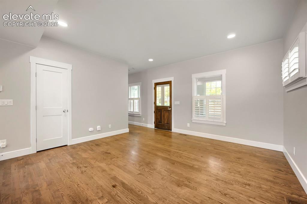 Image 9 of 32: Kitchen