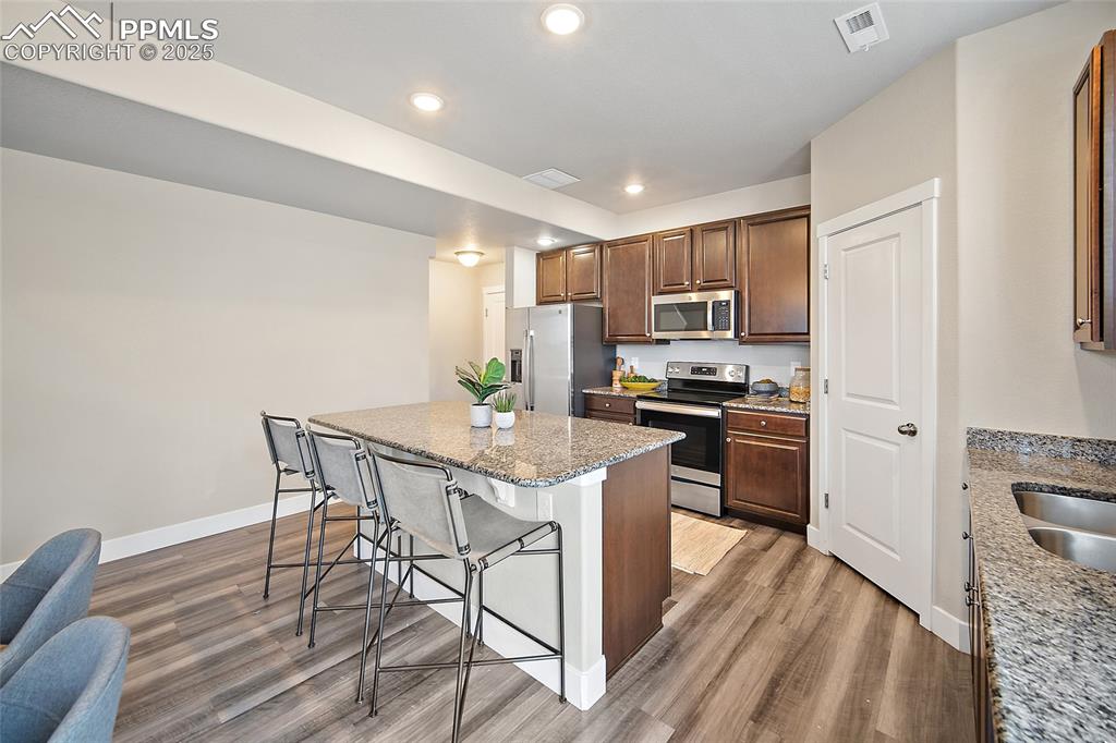 Image 12 of 41: Kitchen