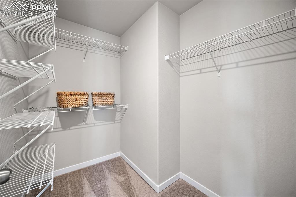 Image 19 of 41: Closet