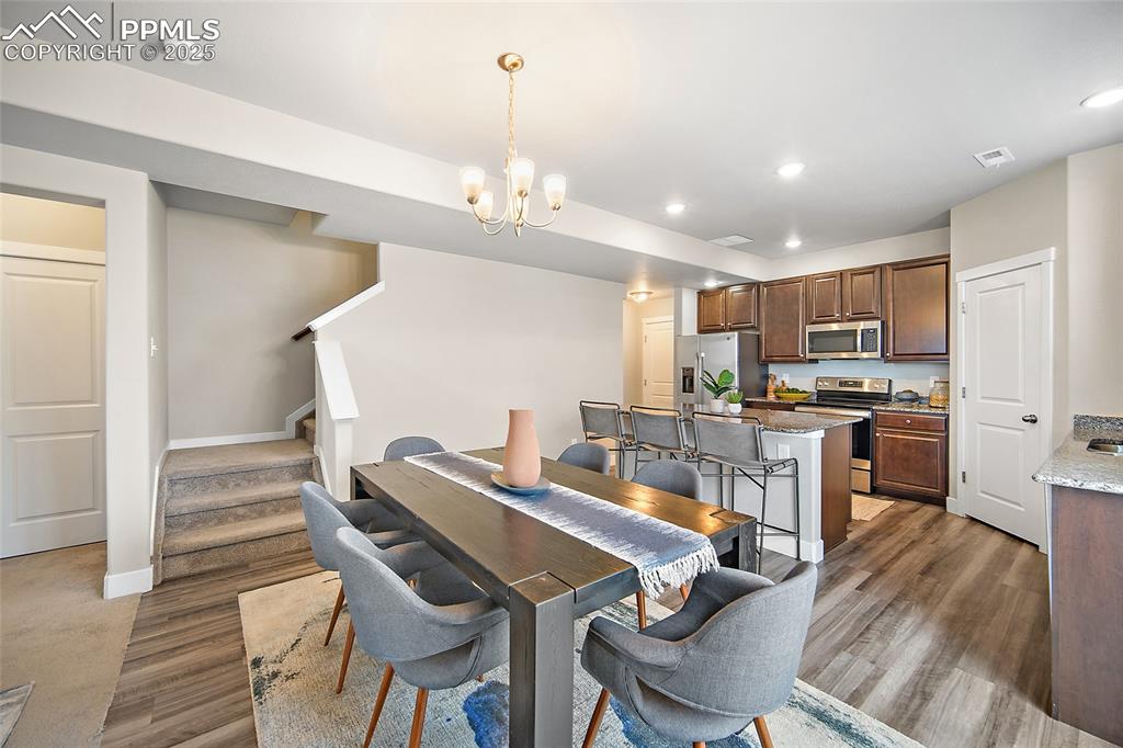 Image 9 of 41: Dining Area