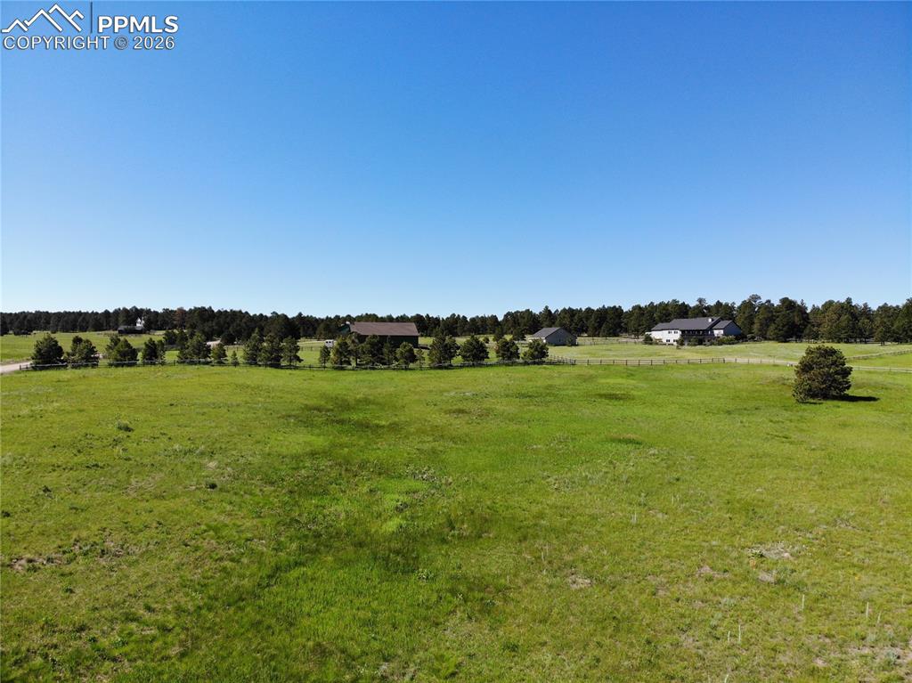 Image 15 of 33: Yard