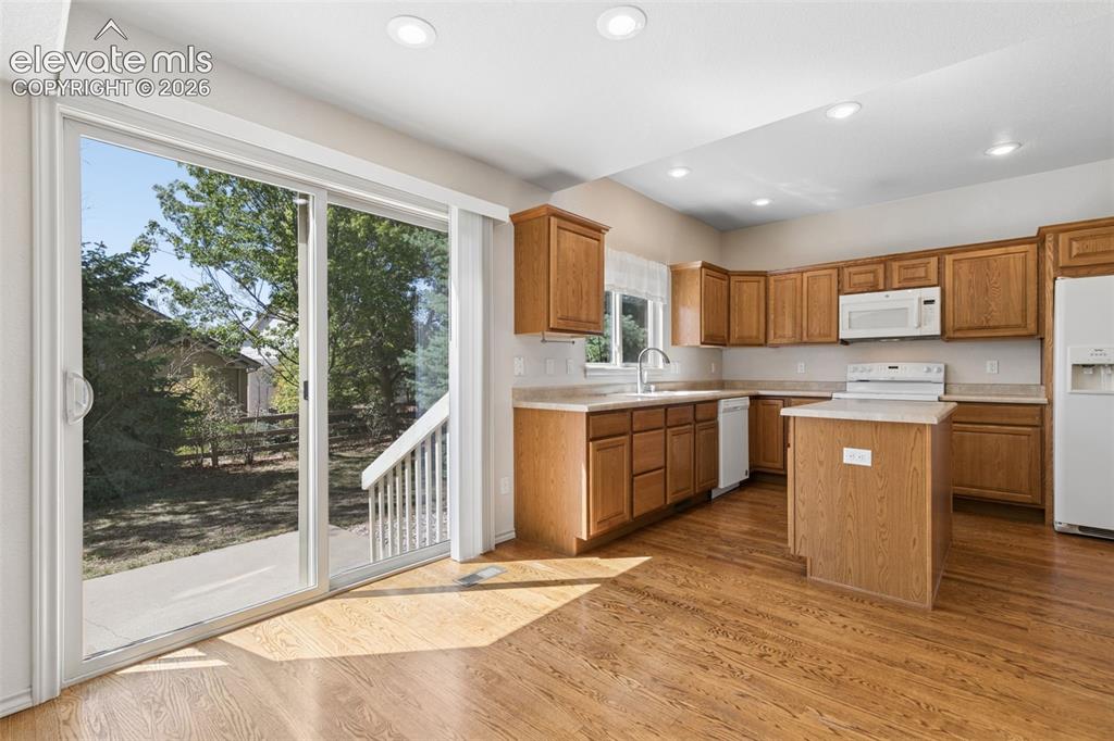 Image 10 of 34: Kitchen