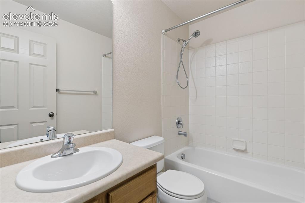 Image 23 of 34: Full bathroom