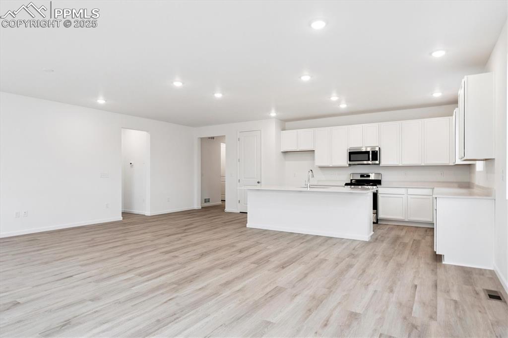 Image 12 of 21: Kitchen