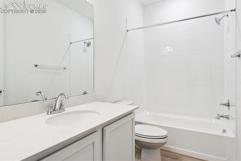 Image 3 of 21: Bathroom