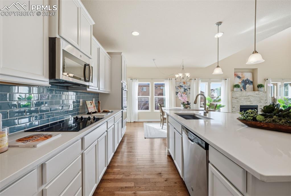 Image 24 of 45: Kitchen