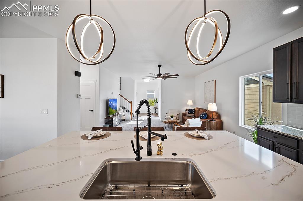 Image 18 of 50: Kitchen