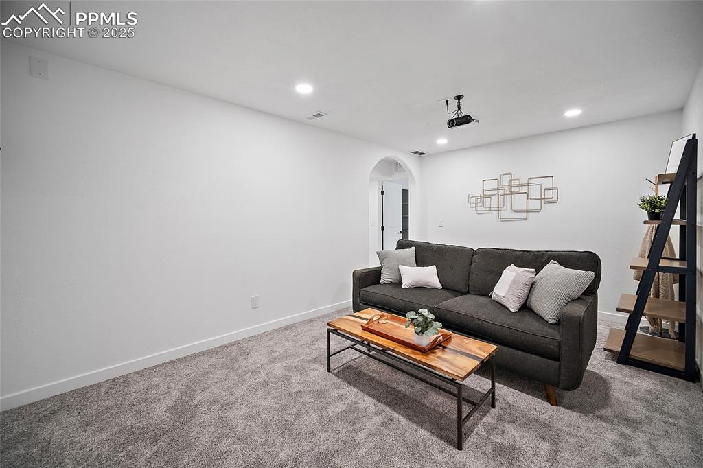 Image 42 of 50: Living Room