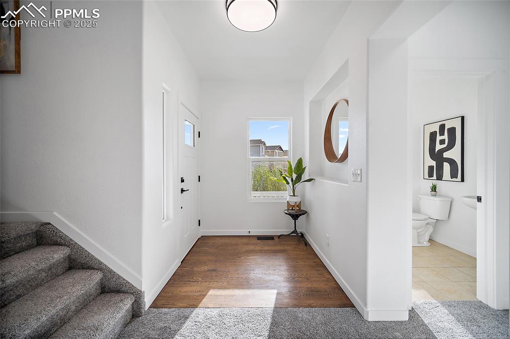 Image 5 of 50: Entry