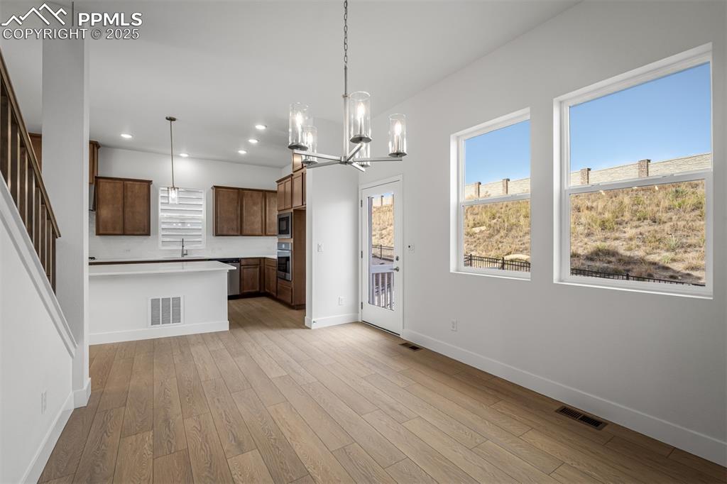 Image 10 of 33: Dining Area