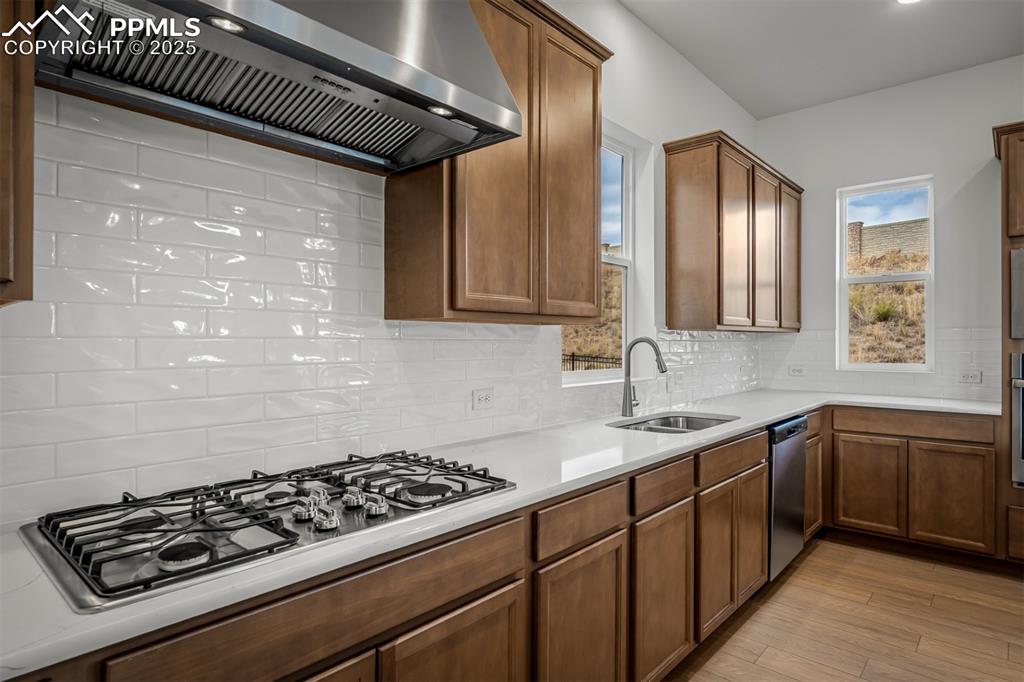 Image 13 of 33: Kitchen