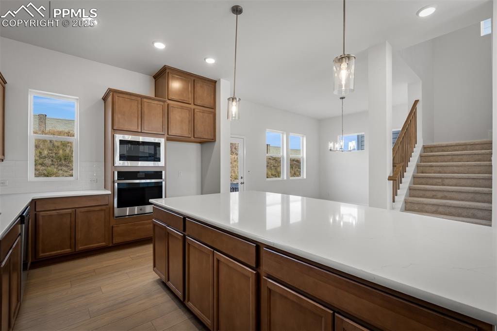 Image 15 of 33: Kitchen