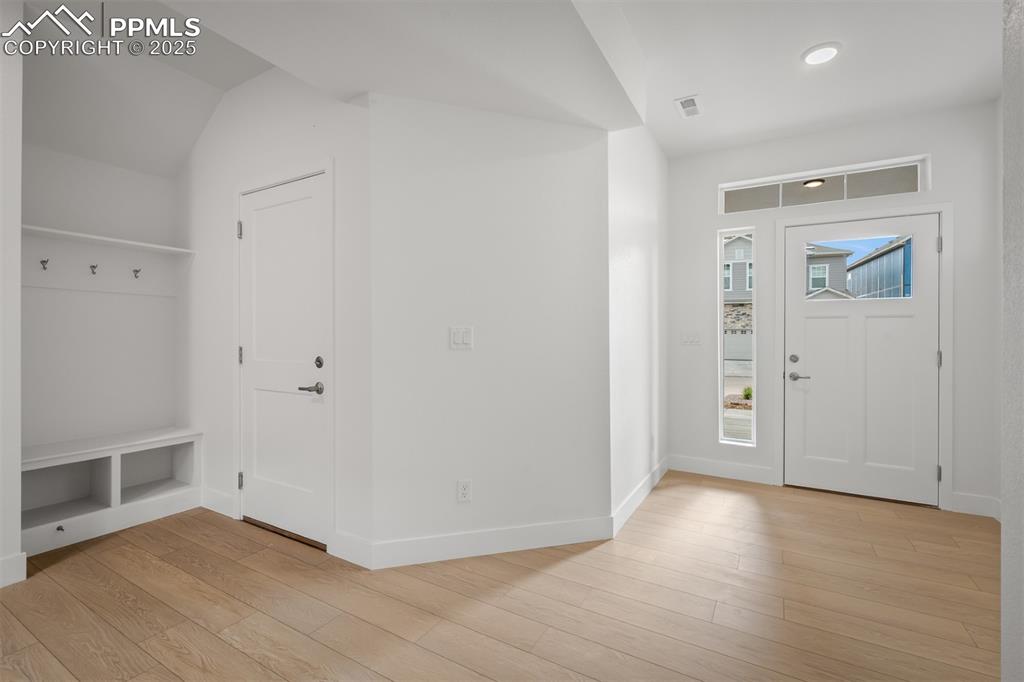 Image 2 of 33: Entry