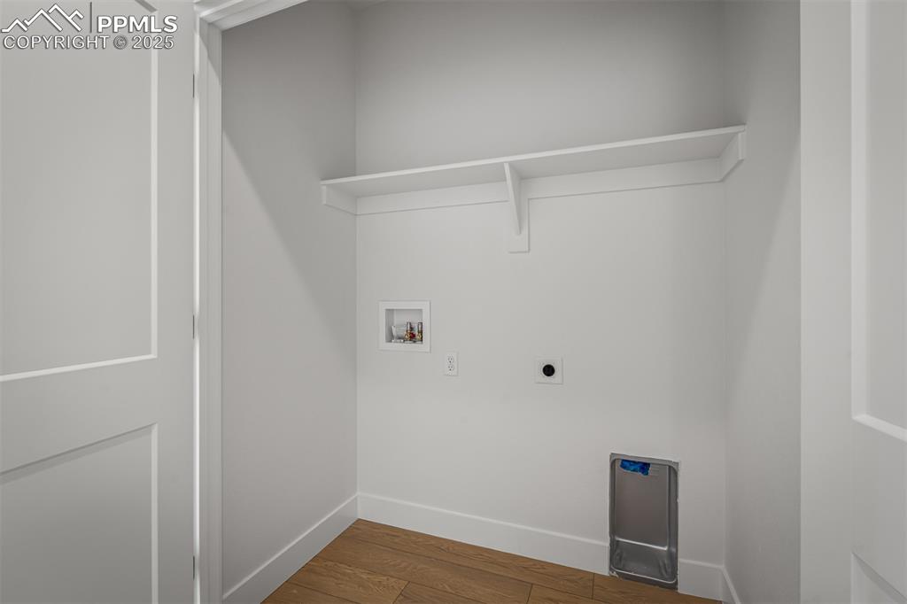 Image 29 of 33: Laundry