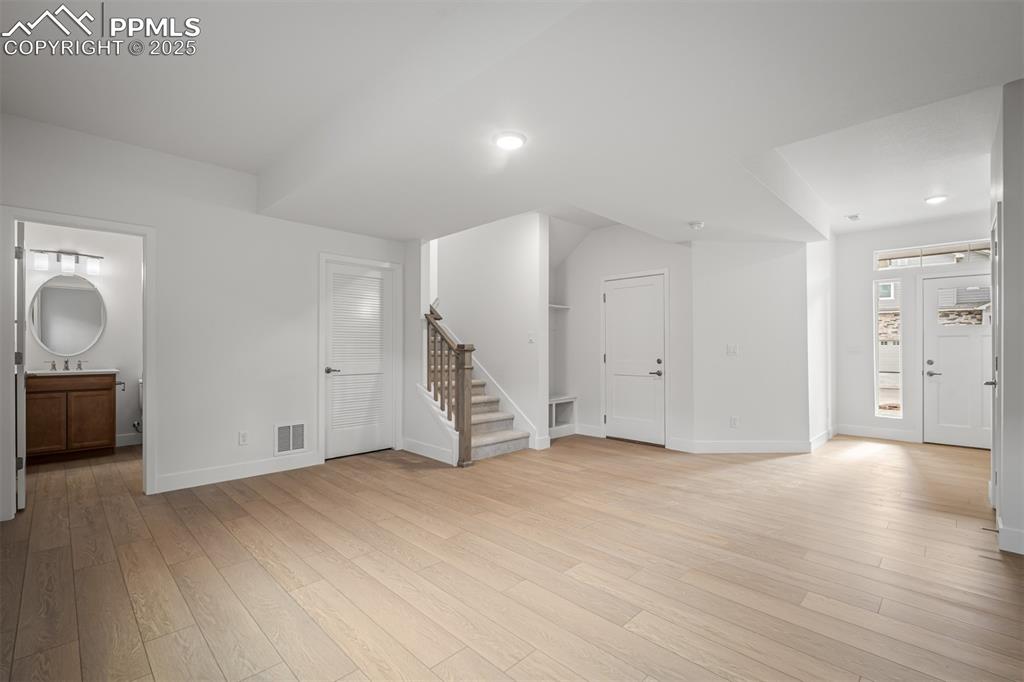 Image 3 of 33: Entry