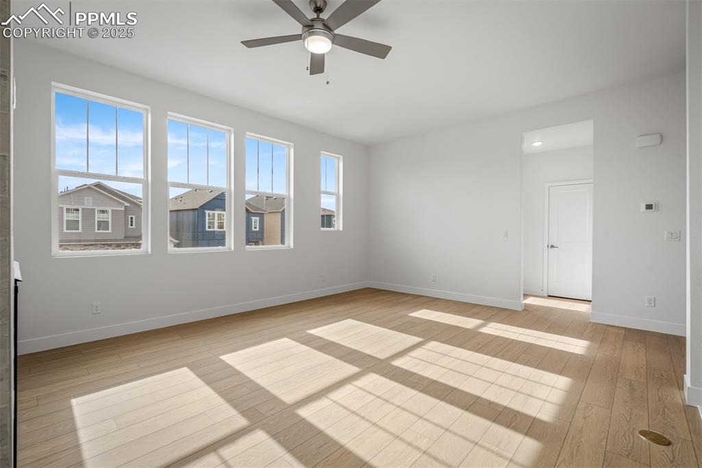 Image 7 of 33: Living Room