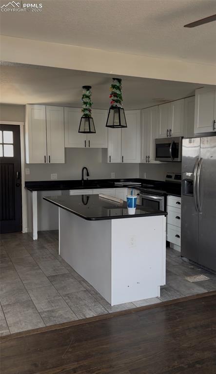 Image 2 of 2: Kitchen