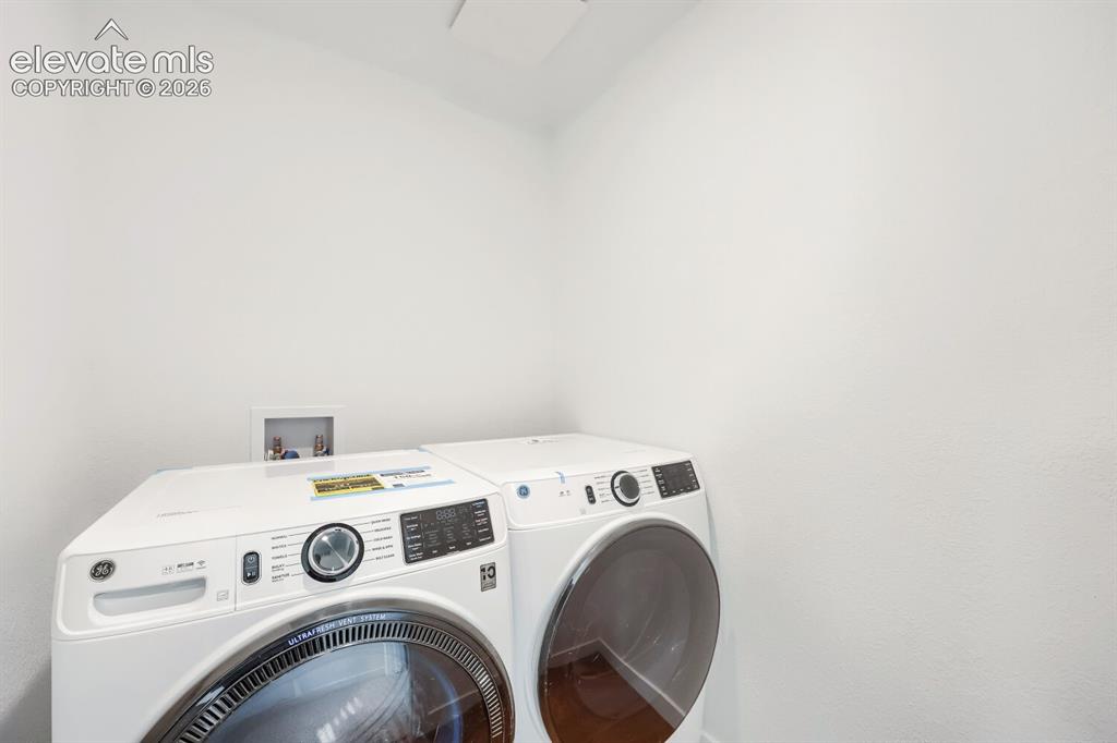 Image 11 of 12: Laundry