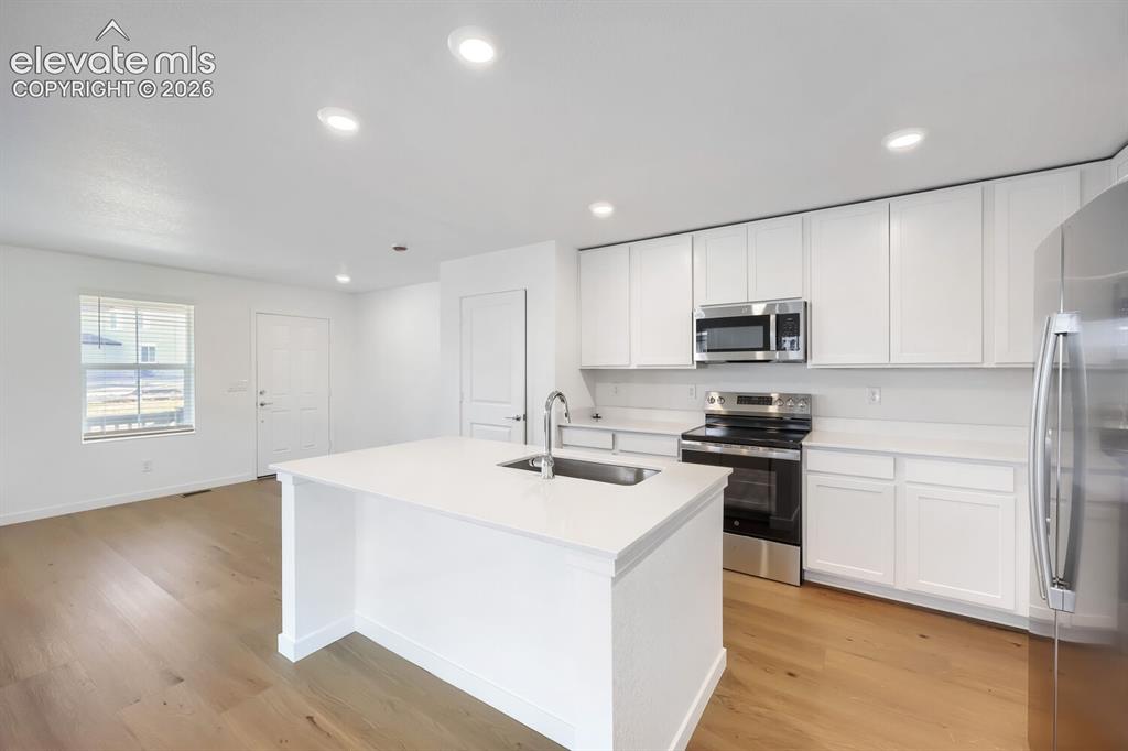 Image 5 of 12: Kitchen