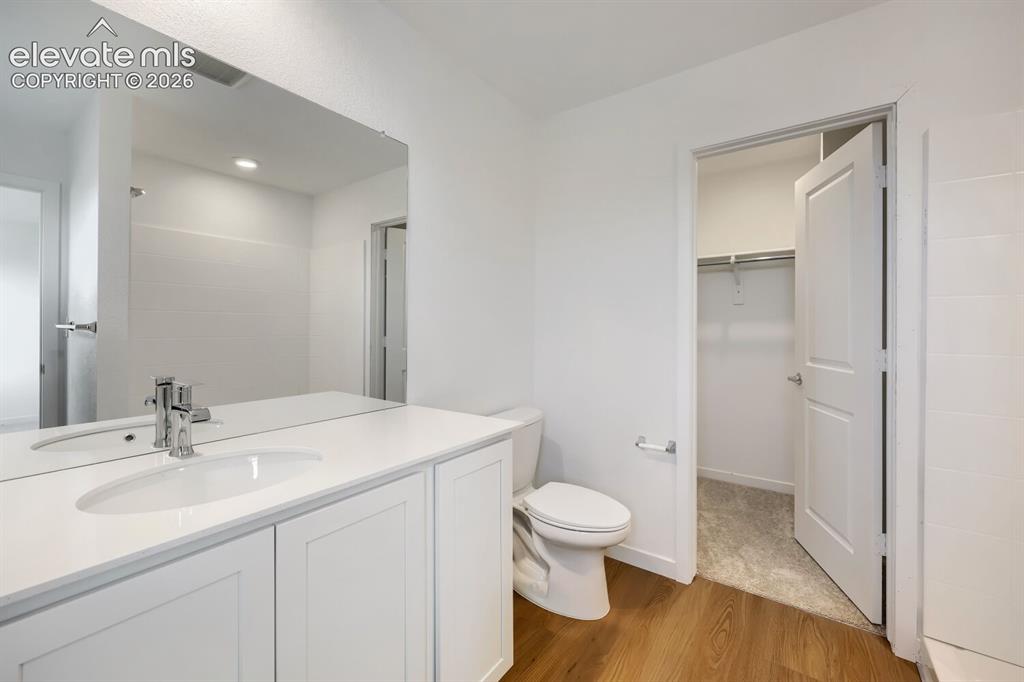 Image 7 of 12: Bathroom