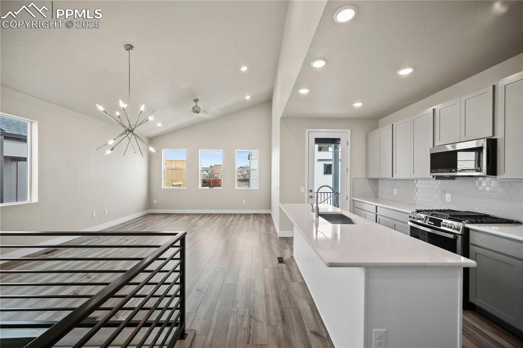 Image 16 of 43: Kitchen