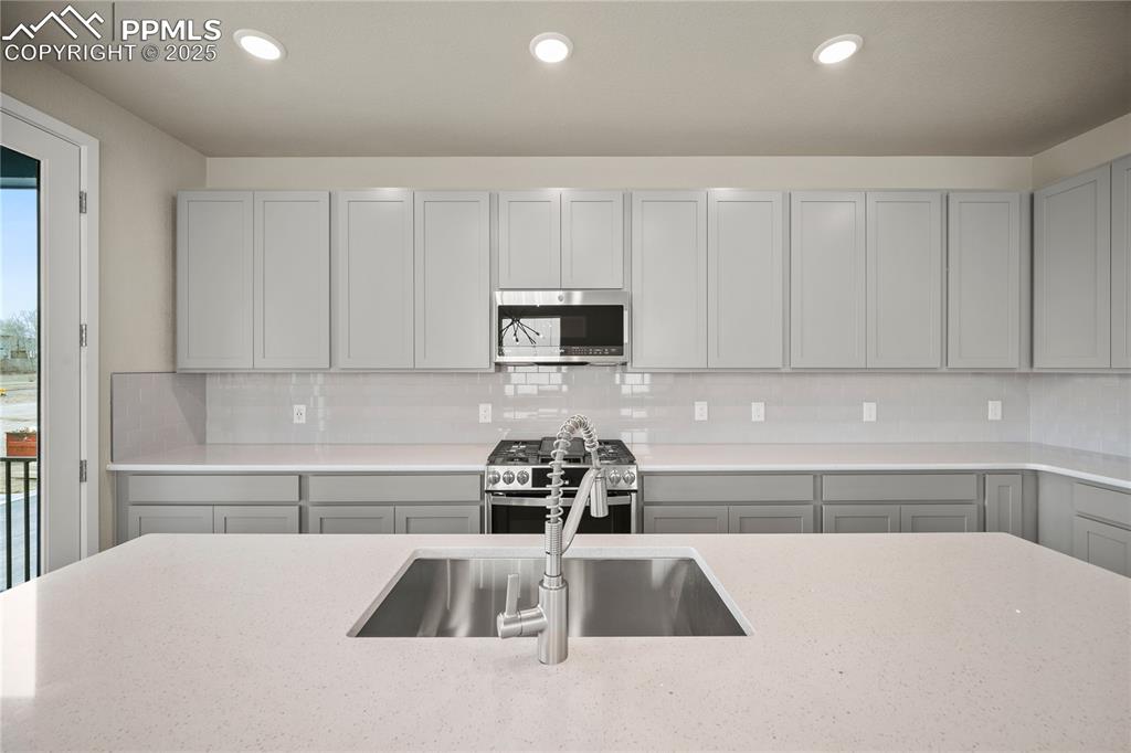 Image 18 of 43: Kitchen