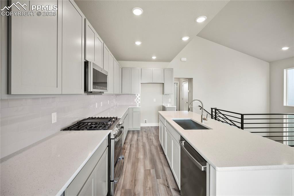 Image 19 of 43: Kitchen