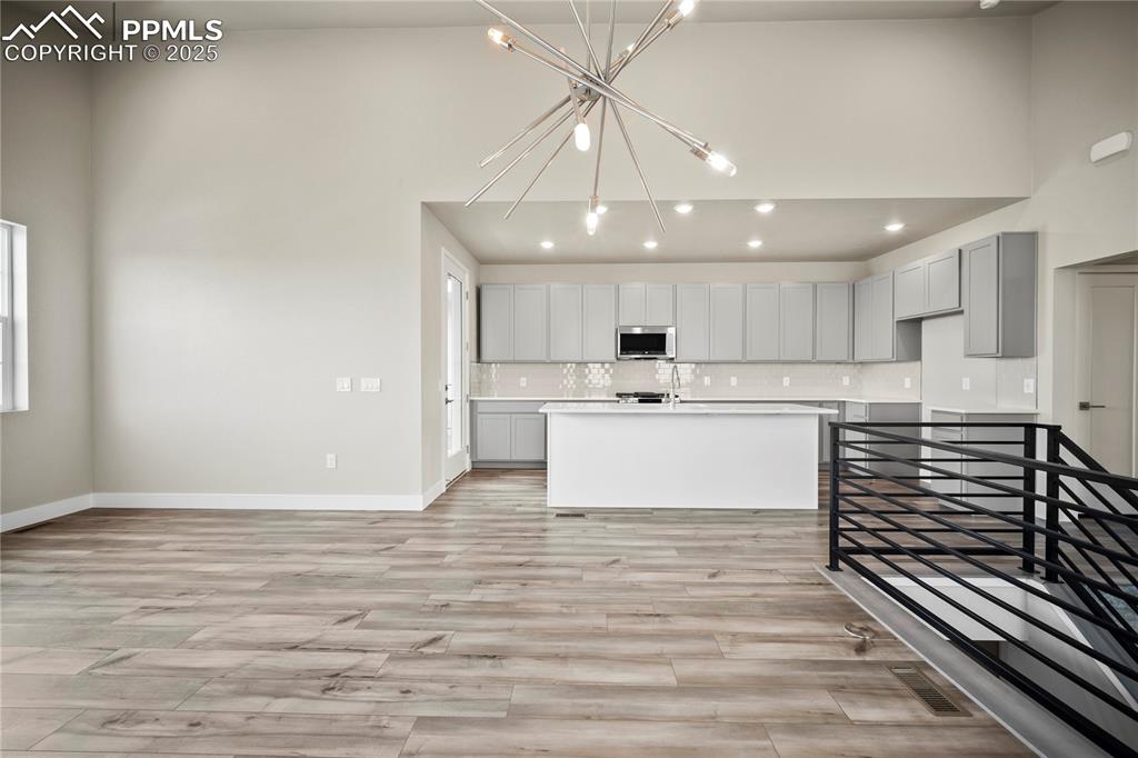 Image 25 of 43: Kitchen