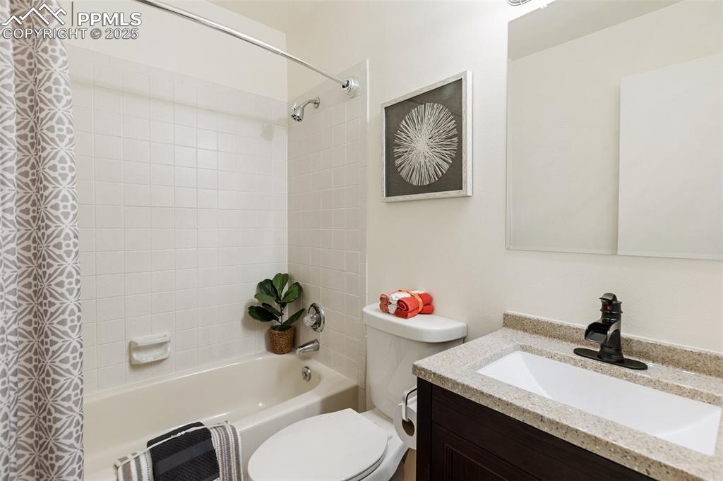 Image 10 of 41: Bathroom